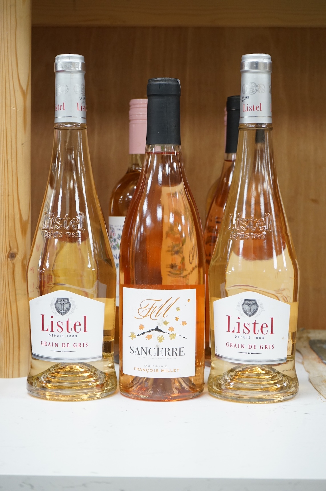 Eight bottles of rosé wine to include Sancerre